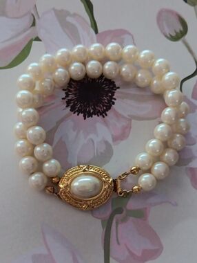 Elegant White Faux Pearl & Charm Double Strand Bracelet Gold Tone Clasp New!
